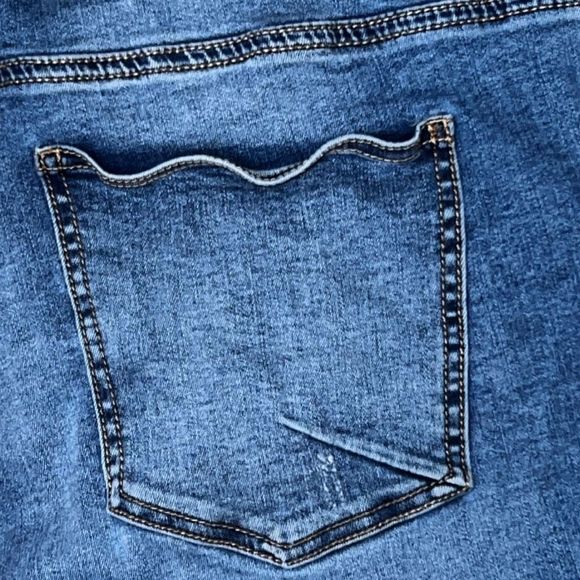 Plus Size Maurices Distressed Capri Jeans Size 20 - Picture 6 of 6